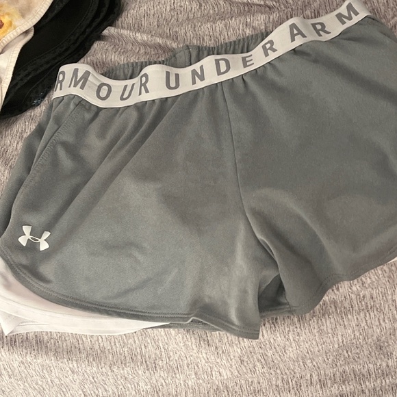 Size medium under armor shorts - Picture 1 of 1